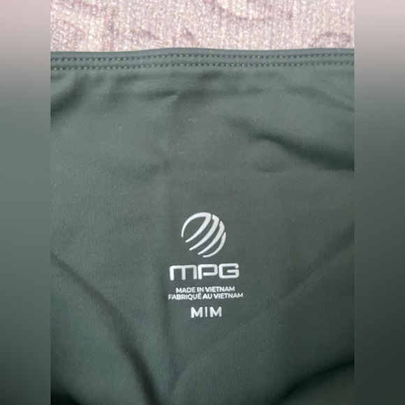 MPG Quinn Vital High-Waisted 26" Side Pocket Legging - Picture 5 of 5